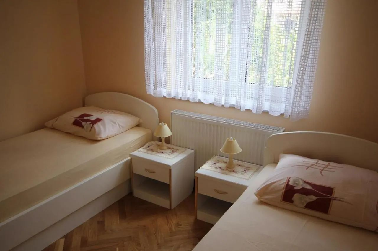 Apartments Lily Malinska